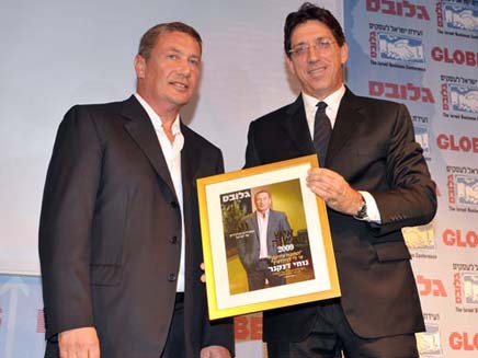 נוחי דנקנר מקבל את פרס איש העסקים 2009 (צילום: גלובס)
