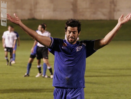 גיא טוביאק מאושר. מקום ראשון בליגה (אמיר לוי) (צילום: מערכת ONE)