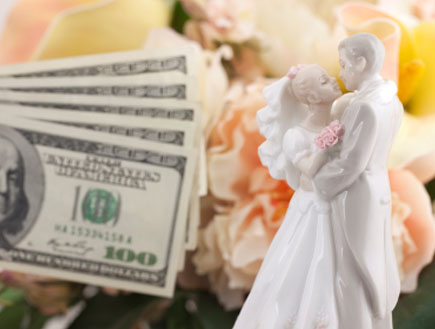 כסף חתונה - דילמות חתונה (צילום: Jason Hipp, Istock)