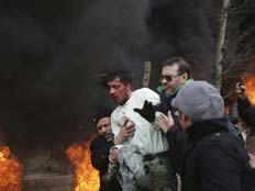 שוטר שנפגע במהומות באירן (צילום: חדשות 2)