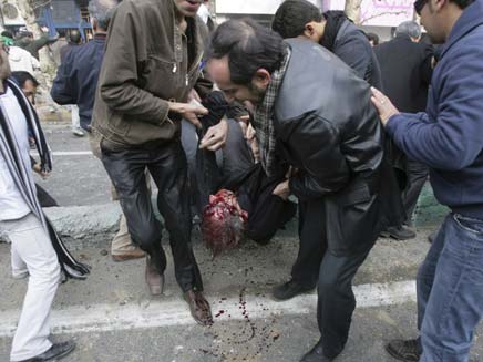 מהומות אלימות באירן (צילום: AP)
