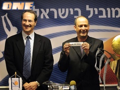 שי שני. בפעם הבאה יוגרלו שמות הנבדקים (אלעד ירקון) (צילום: מערכת ONE)