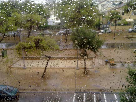 גשם בתל אביב (צילום: חדשות 2)