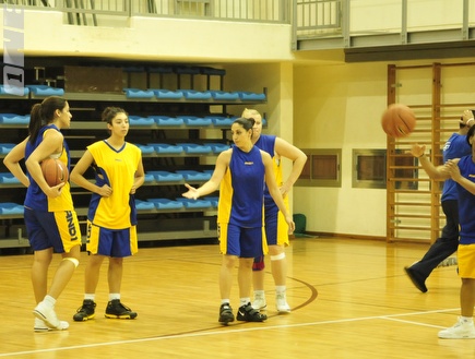 שחקניות מכבי אשדוד באימון (אלעד ירקון) (צילום: מערכת ONE)
