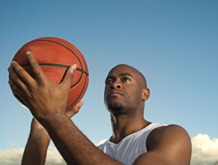 שחקן כדורסל שחור (צילום: istockphoto)