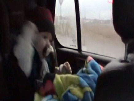 תינוק ברכב (צילום: חדשות 2)