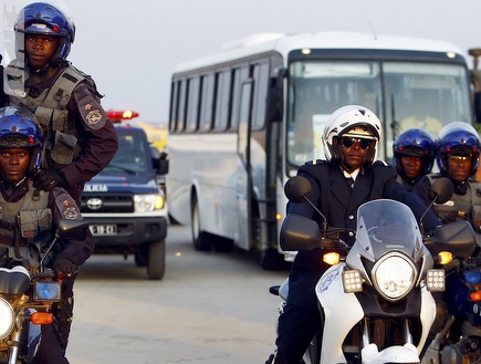 כוחות האבטחה באנגולה תוגברו בעקבות האירוע הקשה (רויטרס) (צילום: מערכת ONE)