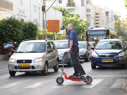 רכבים בתל אביב (צילום: AP)