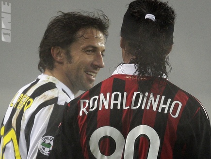 רונאלדיניו עם דל פיירו בסיום המשחק בטורינו (רויטרס) (צילום: מערכת ONE)