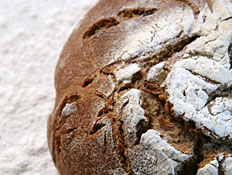 לחם מלא דגנים (צילום: מאפיית לחמים)
