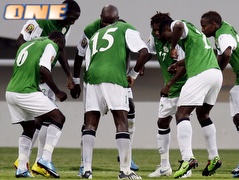 זמביה חוגגת עלייה לרבע הגמר מול ניגריה (רויטרס) (צילום: מערכת ONE)