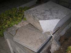 חילול קברים מושב ניר צבי (צילום: חדשות 2)