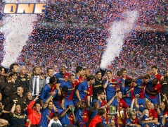ברצלונה חוגגת את ענת גביע האליפות בקאמפ נואו (רויטרס) (צילום: מערכת ONE)