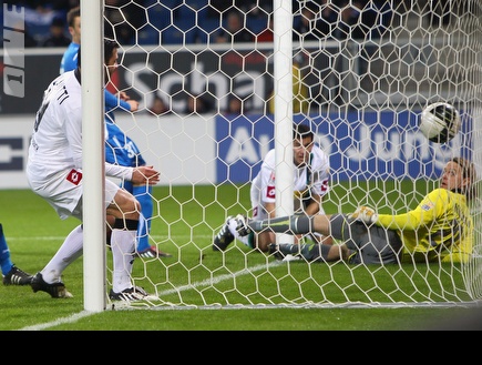 רוברטו קולאוטי כובש לזכות גלדבאך (GettyImages) (צילום: מערכת ONE)