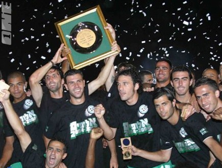 שחקני מכבי חיפה זוכים באליפות  (צילום: מערכת ONE)