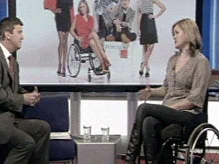 דוגמנית בכסא גלגלים (צילום: חדשות 2)
