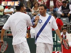 רם וארליך חוגגים את הניצחון בצ'ילה (רויטרס) (צילום: מערכת ONE)