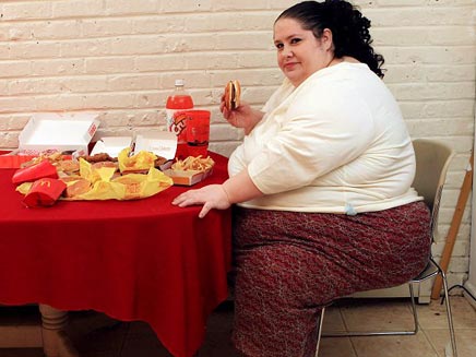חצי מתושבי העיר סובלים מהשמנה. אילוסטרצי (צילום: דיילי מייל)
