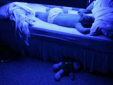 ילדה במיטתה (אילוסטרציה) (צילום: AP)