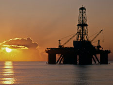 אסדת קידוח נפט (צילום: MsLightBox, Istock)