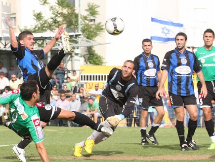 ארבייטמן מבקיע את השער הראשון של חיפה (עמית מצפה) (צילום: מערכת ONE)