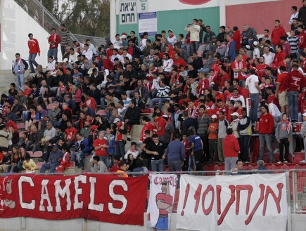 אוהדי הפועל ב&"ש. הגיעו לתמוך בקבוצה שלהם (שי לוי) (צילום: מערכת ONE)