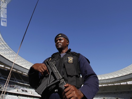 משטרת דרום אפריקה (רויטרס) (צילום: מערכת ONE)