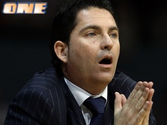 צ'אבי פסקואל. נבחר למאמן העונה (רויטרס) צ'אבי פסקואל. נבחר למאמן העונה (רויטרס)