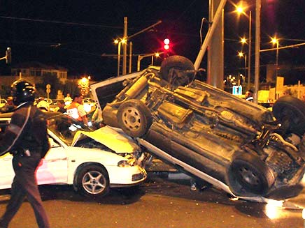 זירת התאונת בירושלים, הערב (צילום: יוסי פוקס - סוכנות הידיעות "חדשות 24")