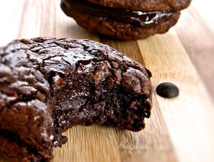עוגיות טריפל שוקולד מוכנות (צילום: דליה מאיר, קסמים מתוקים)
