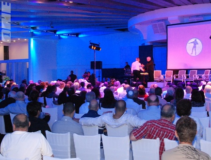 כולם הגיעו לכבד את משה אשכנזי בערב מיוחד &"חיים שכאלה&" ליום הולדת (צילום: מערכת ONE)