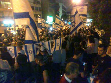 מפגינים ישראלים הערב בת"א (צילום: מטה "ישראל שלי")