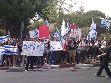 ההפגנה ליד האוניברסיטה בירושלים (צילום: יוסי זילברמן, חדשות 2)