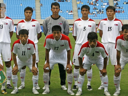 נבחרת צפון קוריאה. אולי כולם יתלבשו באפודת שוער? (רויטרס) (צילום: מערכת ONE)