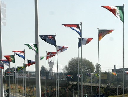 דגלי העולם ברחובות (שי לוי)