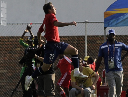 פארדס חוגג את ה-0:2. עוד ניצחון לצ'ילה (רויטרס) (צילום: מערכת ONE)