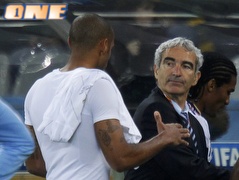 דומנק בסיום המשחק נגד אורוגוואי (רויטרס)
