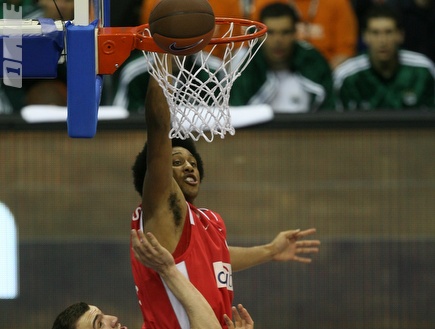 צ´ילדרס, בדרך החוצה מאולימפיאקוס (GettyImages) (צילום: מערכת ONE)