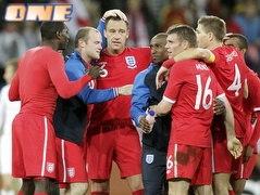 אנגליה חוגגת את ההעפלה לשמינית הגמר (רויטרס)