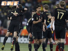 גרמניה חוגגת את הניצחון על גאנה (רויטרס)