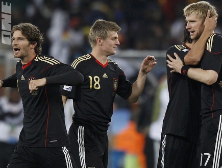 גרמניה חוגגת את ההעפלה לשמינית הגמר (רויטרס) (צילום: מערכת ONE)