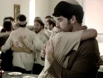 הומואים דתיים, מתוך הסרט "ואהבת" של חיים אלבוים (תמונת AVI: צילום מסך,  יחסי ציבור )