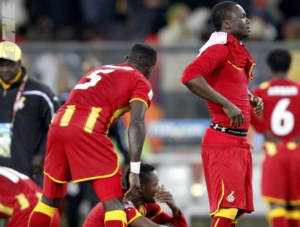 שחקני נבחרת גאנה מפורקים (רויטרס) (צילום: מערכת ONE)