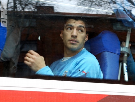סוארס באוטובוס של אורוגוואי (שי לוי)