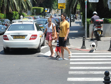 אילנה ברקוביץ' ואריק בנאדו במשפחתיות (צילום: אלעד דיין)