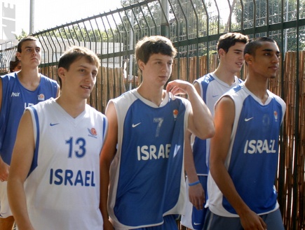 נבחרת הנוער של ישראל בכדורסל (יניב גונן) (צילום: מערכת ONE)