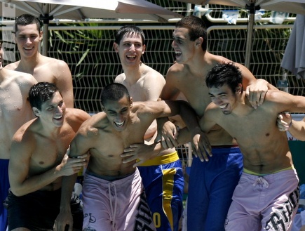 נבחרת הנוער ברגע של כיף בבריכה (יניב גונן) (צילום: מערכת ONE)