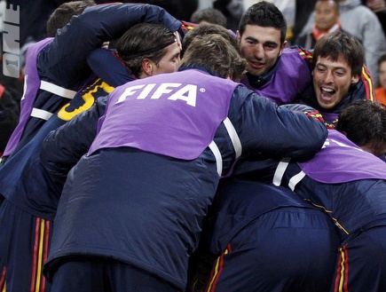 ספרד חוגגת את הזכיה בגביע העולמי (רויטרס) (צילום: מערכת ONE)