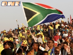 אוהדים בדרום-אפריקה. הכדורגל ניצח בענק (שי לוי)