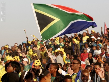 אוהדים בדרום-אפריקה. הכדורגל ניצח בענק (שי לוי) (צילום: מערכת ONE)